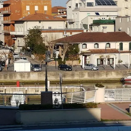 アパート Darsena Con Box Auto